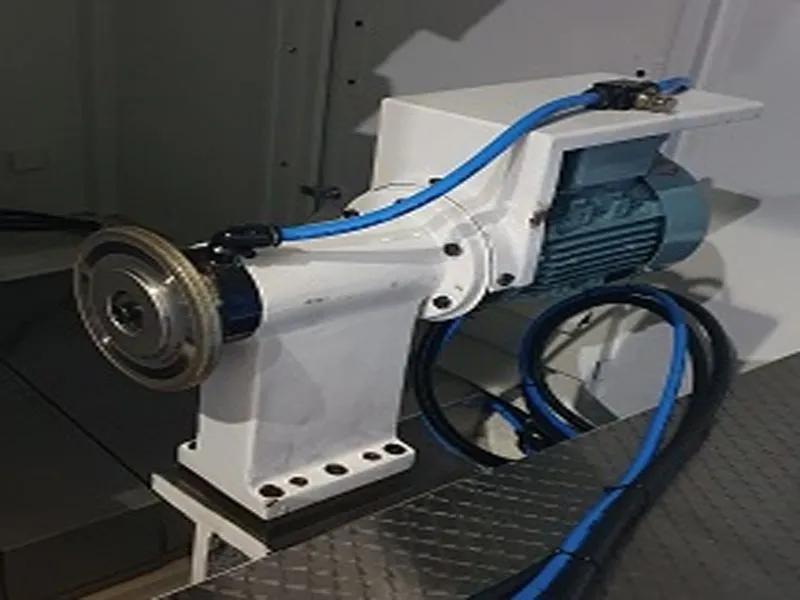  Устройство автоматической правки круга алмазным диском.