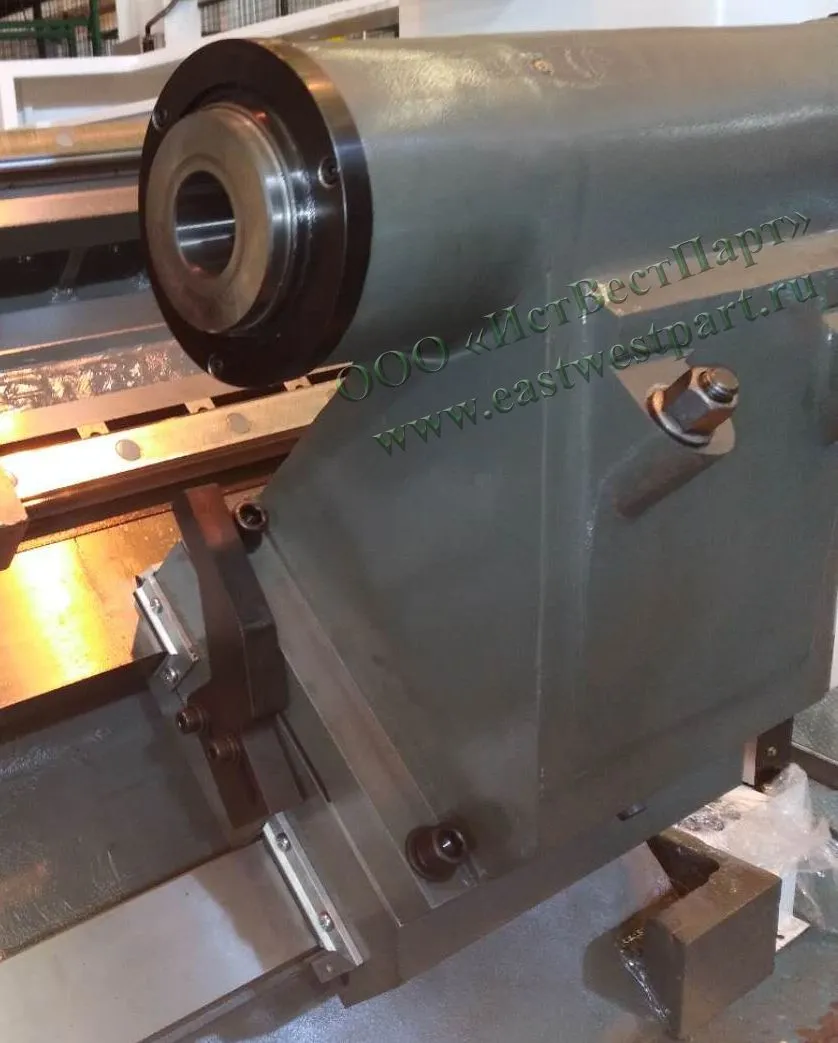  Задняя бабка