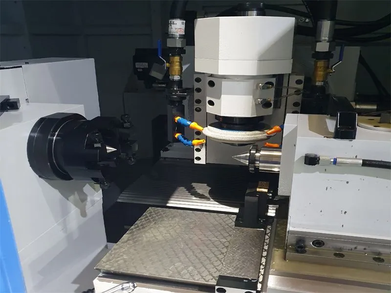  Рабочая зона станка.