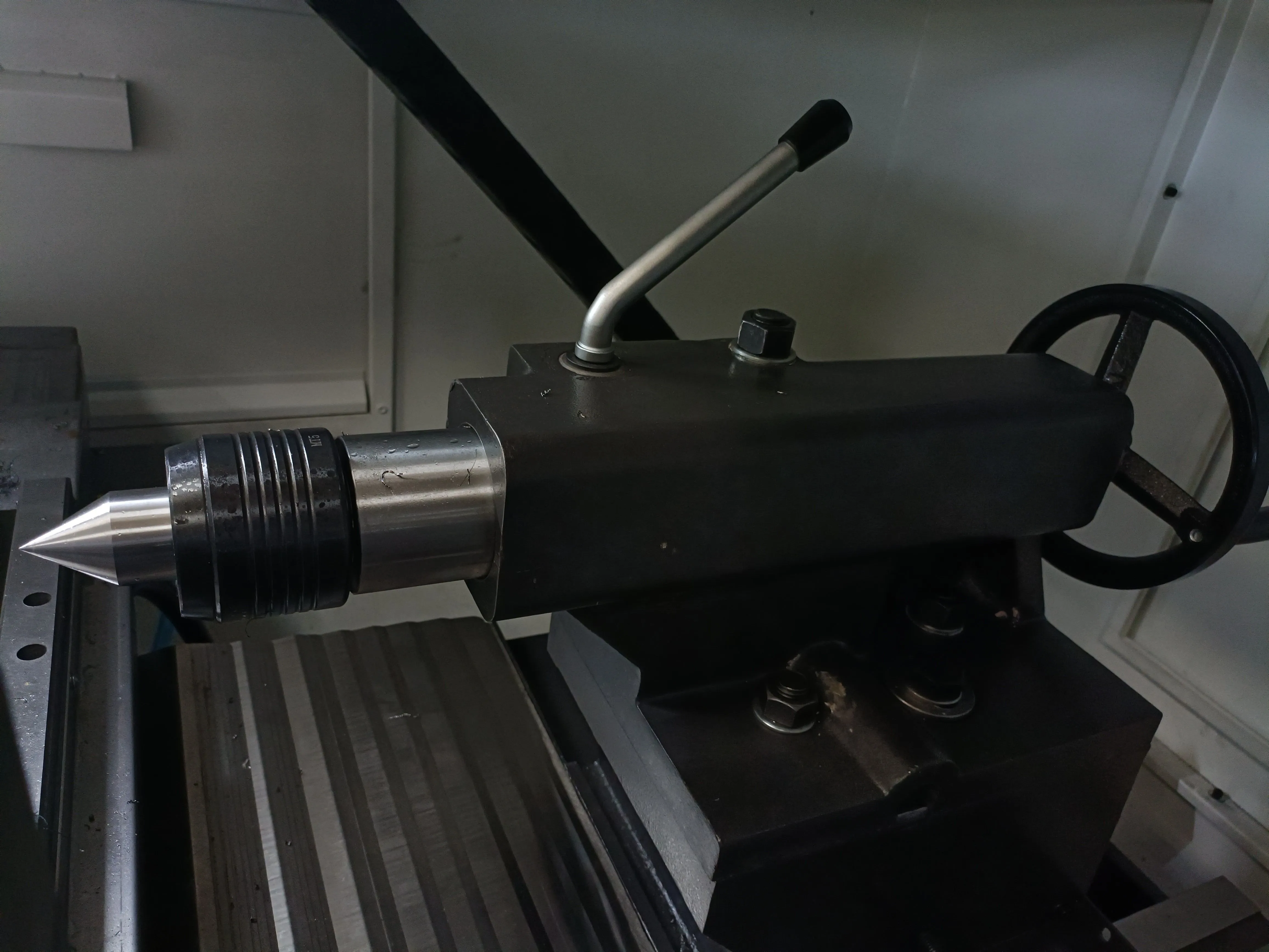  Цельнолитой корпус задней бабки